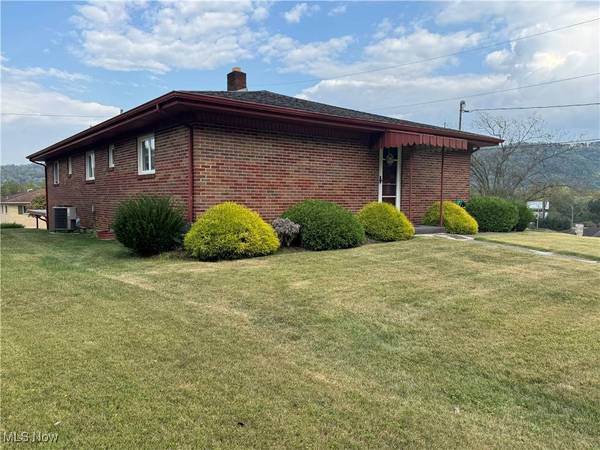 629 Tulip LN, Martins Ferry, OH 43935
