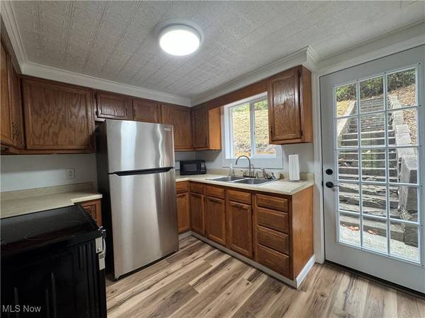 56068 Key Bellaire RD, Bellaire, OH 43906