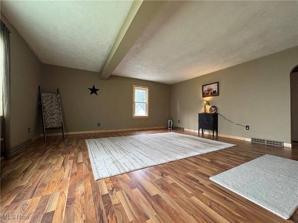 56745 Ferryview RD, Martins Ferry, OH 43935