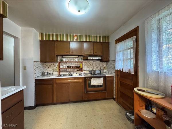 4 Walnut AVE, Bridgeport, OH 43912