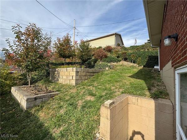 4 Walnut AVE, Bridgeport, OH 43912