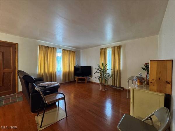 4 Walnut AVE, Bridgeport, OH 43912