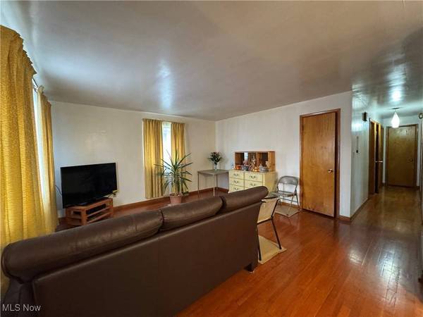 4 Walnut AVE, Bridgeport, OH 43912