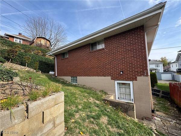 4 Walnut AVE, Bridgeport, OH 43912