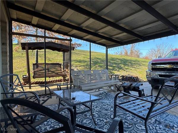 69142 Woods RD, Bridgeport, OH 43912