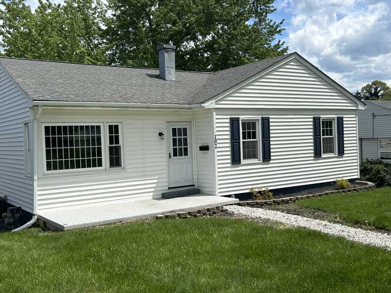 102 Hutchinson Dr, St Clairsville, OH 43950-1117