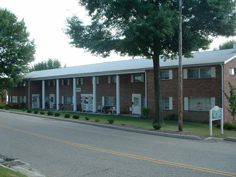 319 Johnet Dr #2, St Clairsville, OH 43950-1028