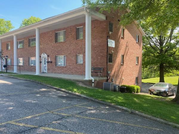 401 Tracy Ln #12, St Clairsville, OH 43950-1032