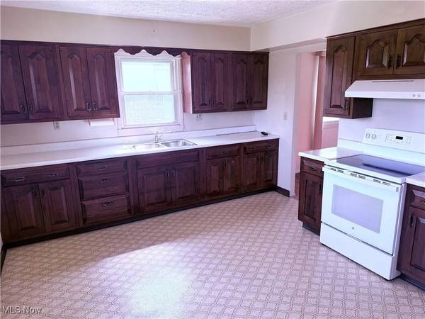 209 Taylor LN, St. Clairsville, OH 43950