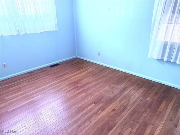 209 Taylor LN, St. Clairsville, OH 43950