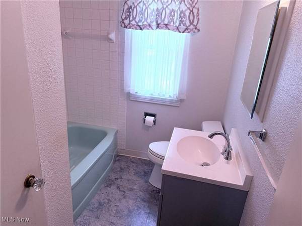 209 Taylor LN, St. Clairsville, OH 43950