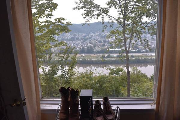 610 GlenDale Heights Rd, Glen Dale, WV 26041