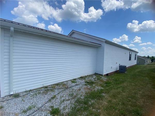 67330 Ebbert RD #9, St Clairsville, OH 43950