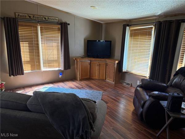 301 3rd AVE, Yorkville, OH 43971