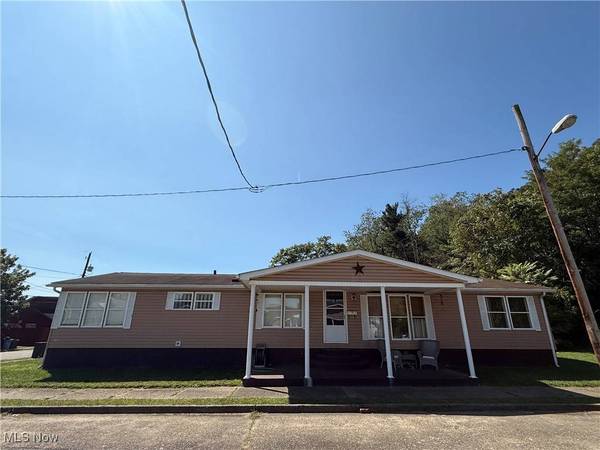 301 3rd AVE, Yorkville, OH 43971