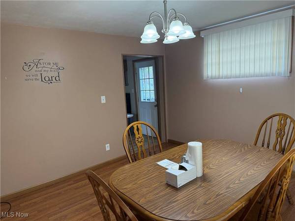 20 Locust AVE, Bridgeport, OH 43912