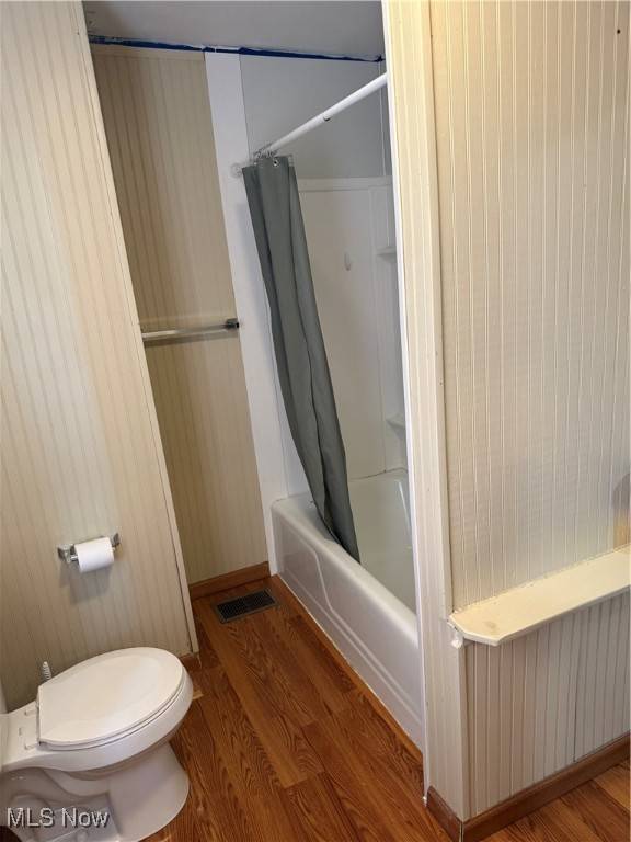 20 Locust AVE, Bridgeport, OH 43912