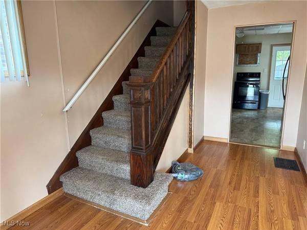 20 Locust AVE, Bridgeport, OH 43912