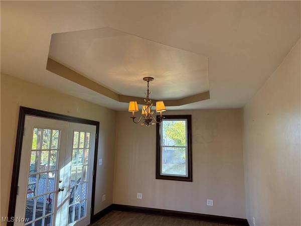 107 Broad ST, St Clairsville, OH 43950