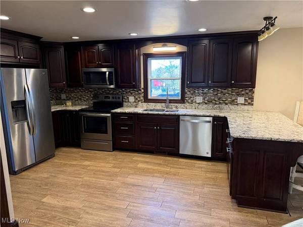 107 Broad ST, St Clairsville, OH 43950