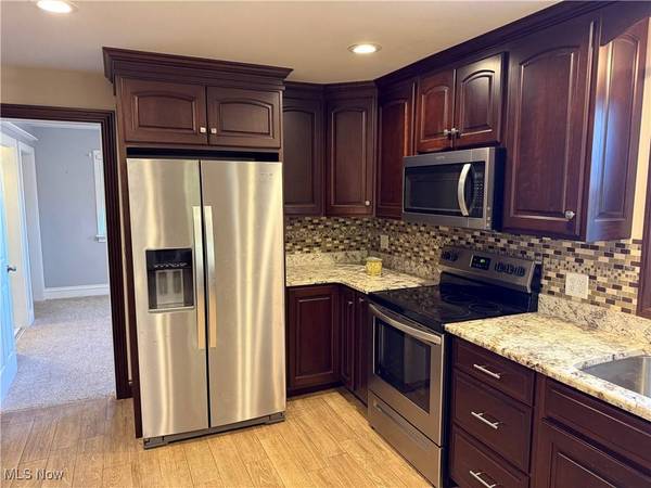 107 Broad ST, St Clairsville, OH 43950