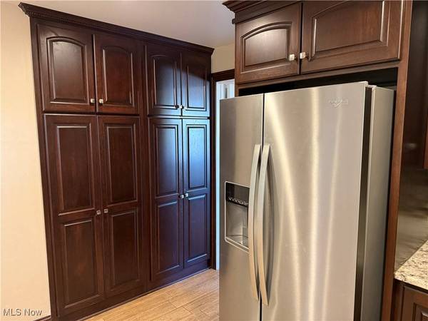 107 Broad ST, St Clairsville, OH 43950