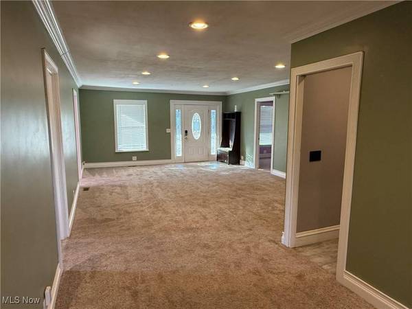 107 Broad ST, St Clairsville, OH 43950