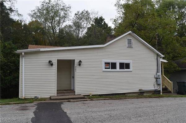 205 McFadden ST, St Clairsville, OH 43950