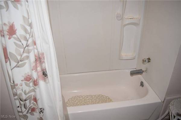 65141 Three Hills DR, Bellaire, OH 43906