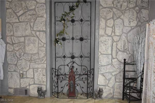 65141 Three Hills DR, Bellaire, OH 43906