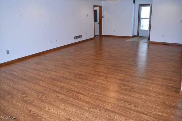 53190 Poplar DR, Bridgeport, OH 43912