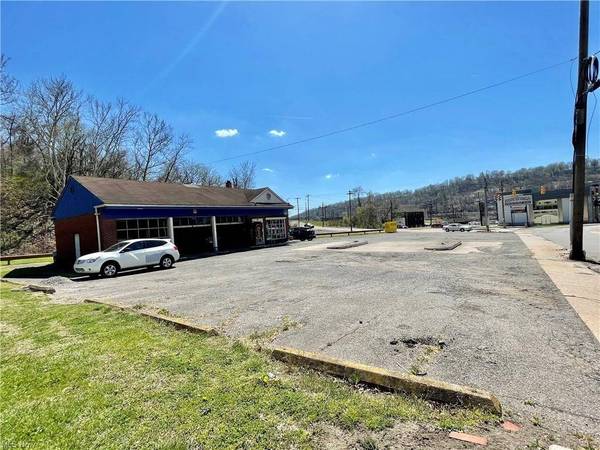 300 Pennsylvania Avenue, Weirton, WV 26062