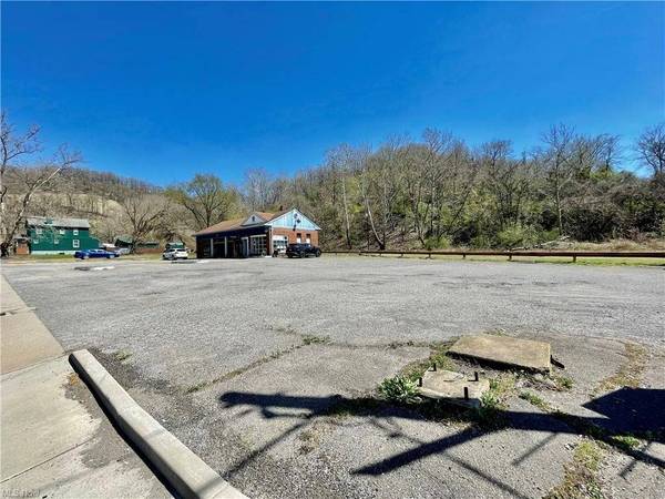 300 Pennsylvania Avenue, Weirton, WV 26062