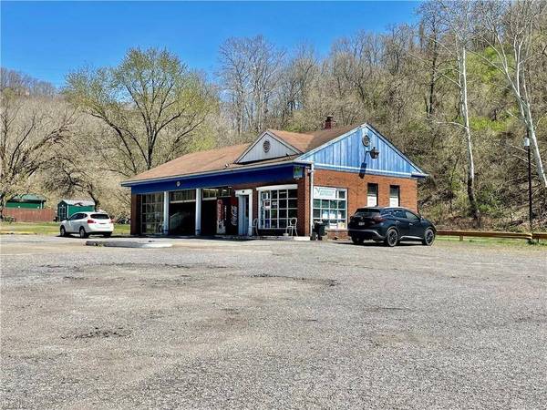 300 Pennsylvania Avenue, Weirton, WV 26062