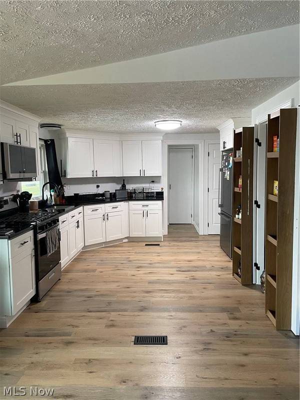 208 Jefferson BLVD, Mingo Junction, OH 43938