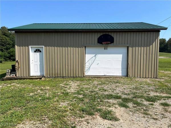 39709 County Road 72, St Clairsville, OH 43977