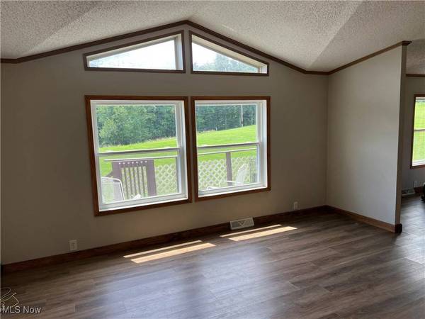 39709 County Road 72, St Clairsville, OH 43977