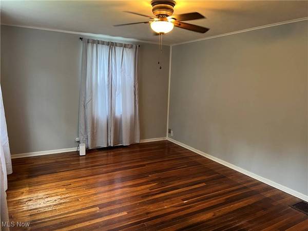 208 Park ST, St Clairsville, OH 43950