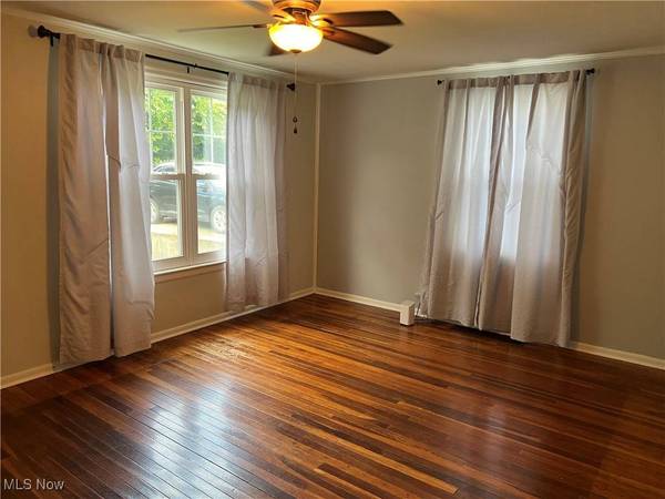 208 Park ST, St Clairsville, OH 43950