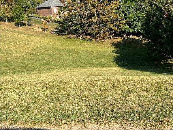 67525 Evensong RD, St Clairsville, OH 43950