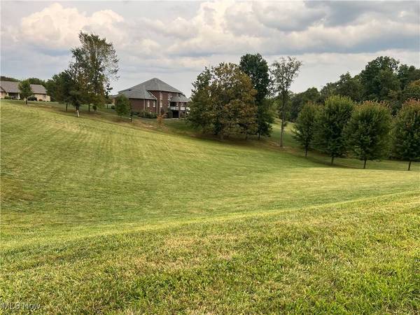 67525 Evensong RD, St Clairsville, OH 43950