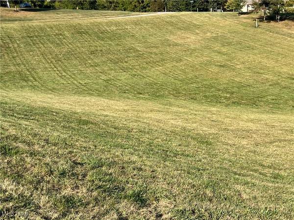 67525 Evensong RD, St Clairsville, OH 43950