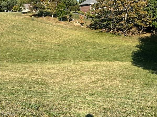 67525 Evensong RD, St Clairsville, OH 43950