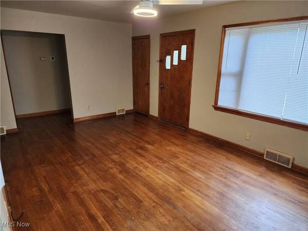 221 Efaw AVE, St. Clairsville, OH 43950