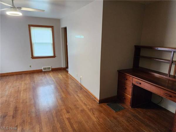 221 Efaw AVE, St. Clairsville, OH 43950