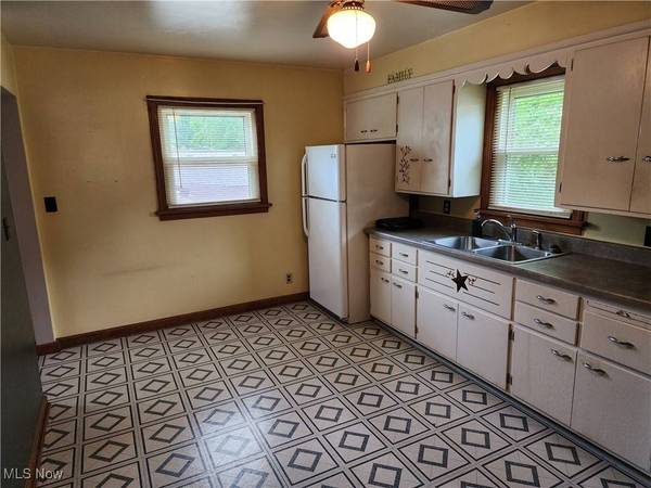 221 Efaw AVE, St. Clairsville, OH 43950