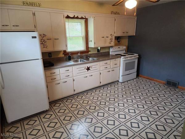 221 Efaw AVE, St. Clairsville, OH 43950