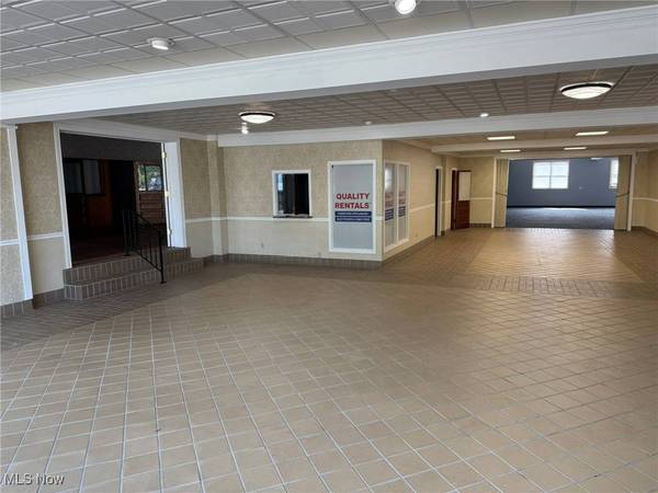 252 E Main ST, St Clairsville, OH 43950