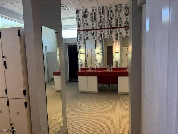 68120 Tinmar DR, St Clairsville, OH 43950