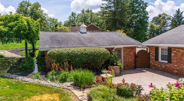 101 Debbie LN, St Clairsville, OH 43950